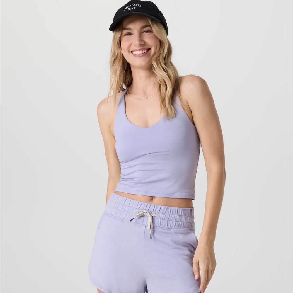 Vuori Daily Crop Tank in Zinnia Lavender Small